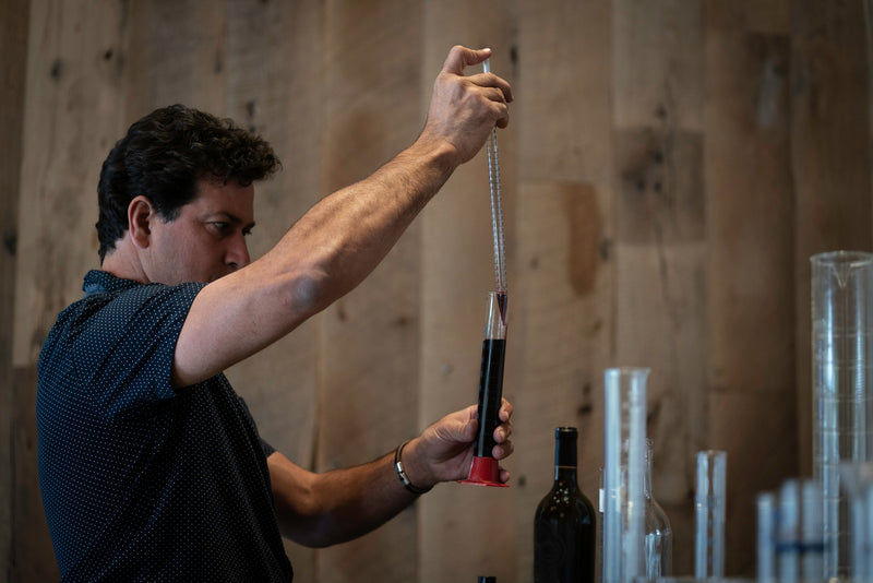 Blending premium non-alcoholic wine to craft top-tier wine and maintain taste